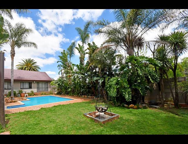 4 BEDROOM FREEHOLD FOR SALE IN HIGHWAY GARDENS